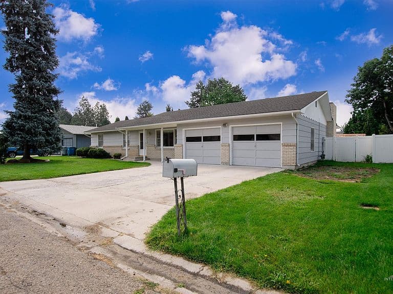 715 Winther Blvd photo 4