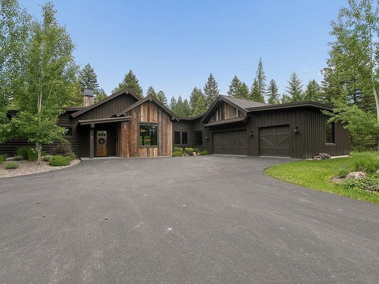 1583 Whitefish Village Dr photo 1