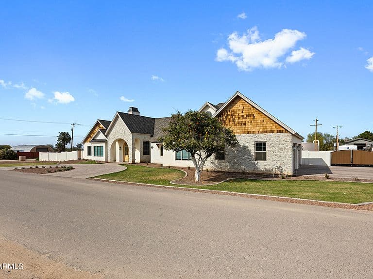 18212 E NAVAJO Drive photo 5