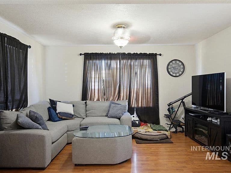 939 W Owyhee St photo 4