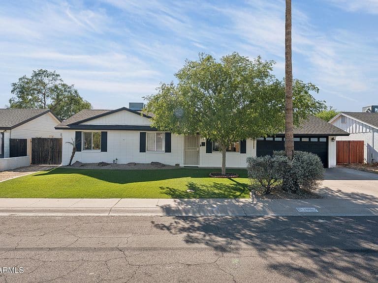 13842 N 37TH Way photo 1
