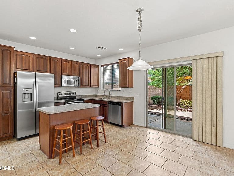 17401 W HOLLAND Lane photo 2