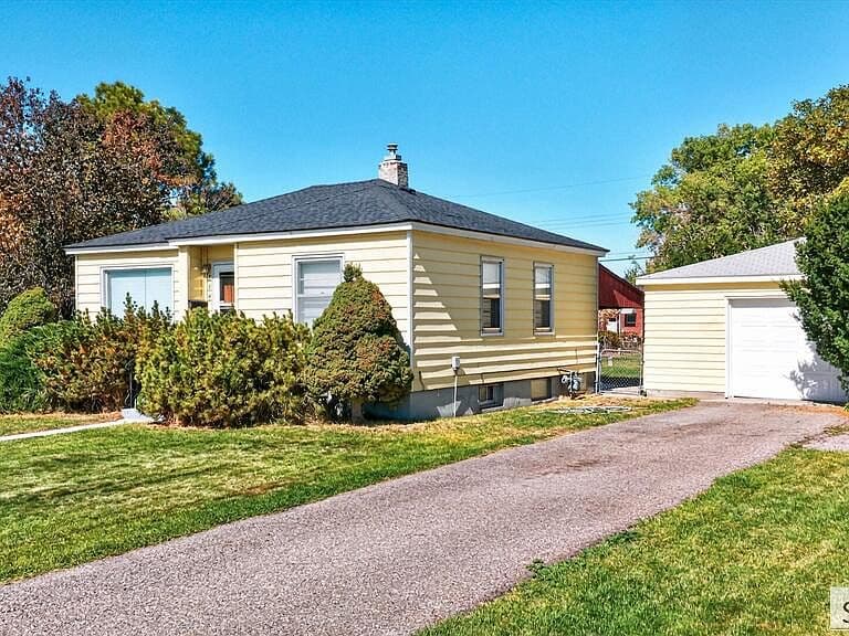 734 Dogwood St photo 2