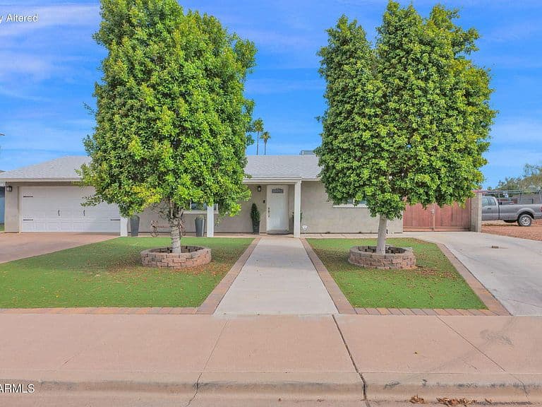 1946 E MARILYN Avenue photo 1