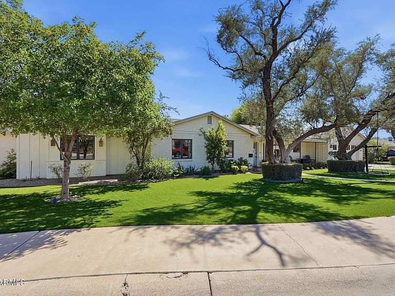 3427 E MARIPOSA Street photo 3