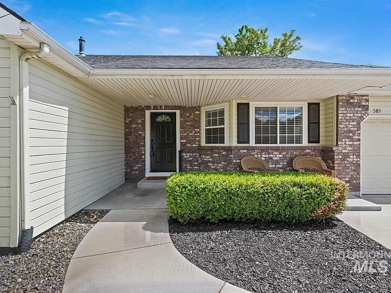 389 W Bosanka Dr photo 2