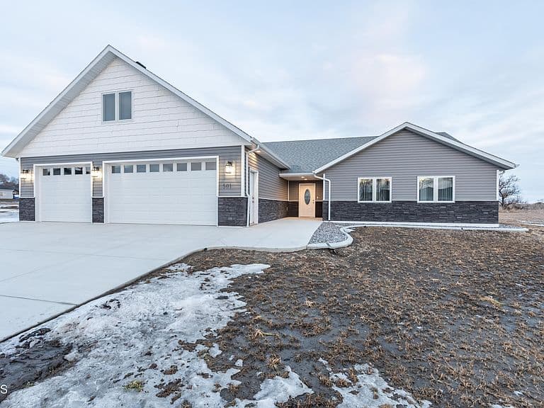 501 Koenig Dr photo 2