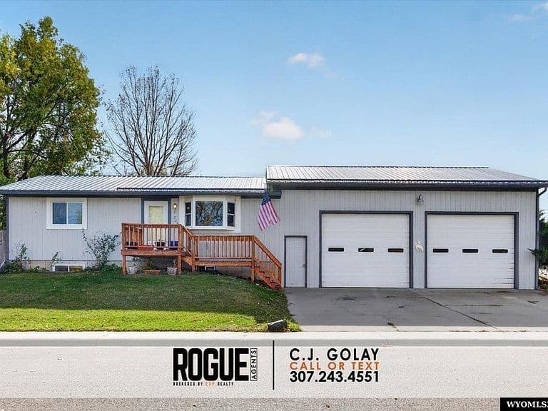 229 Fort Laramie St photo 1