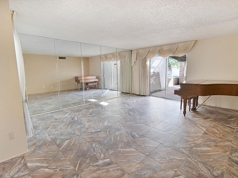 1401 E Torrey Pines Cir photo 5