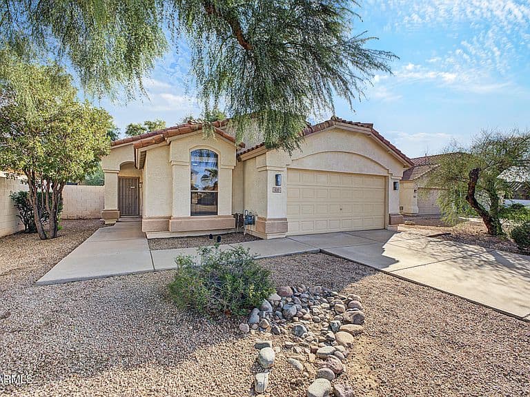 533 E KYLE Court photo 3