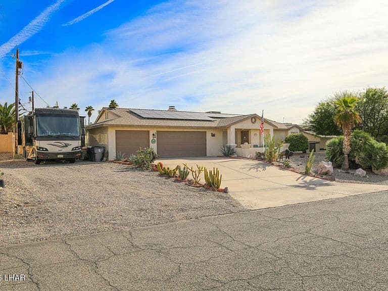 970 Saint Claire Dr photo 3