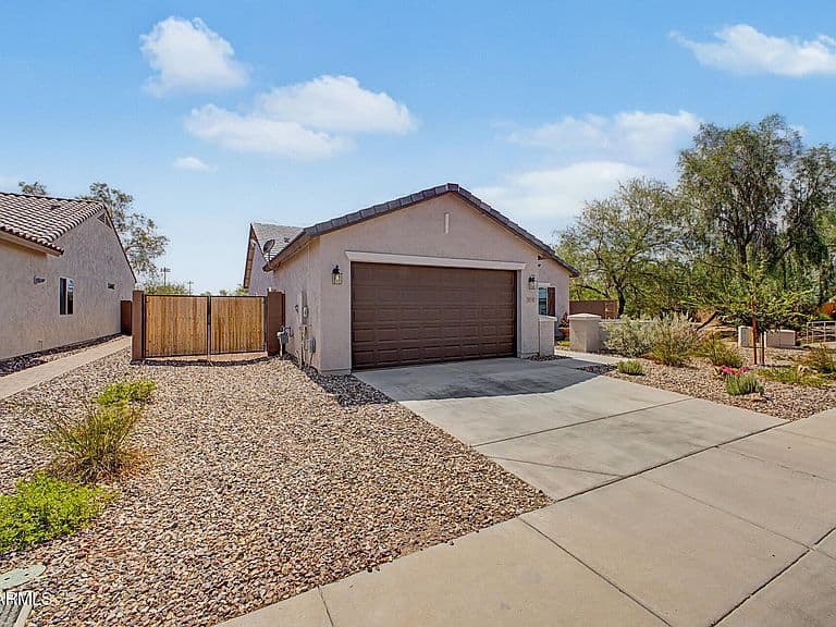 3218 N LAFAYETTE Drive photo 3