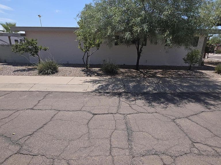 725 E BRENDA Drive photo 1