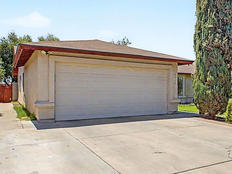 5432 N 73RD Lane photo 4
