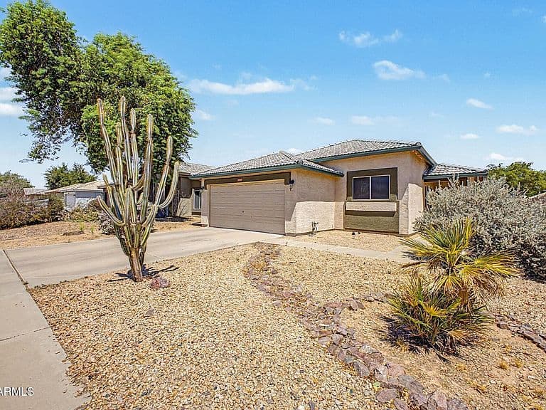 13558 W SAGUARO Lane photo 3