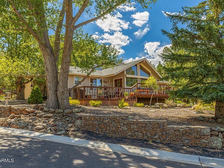 5801 E RIDGE Drive photo 2