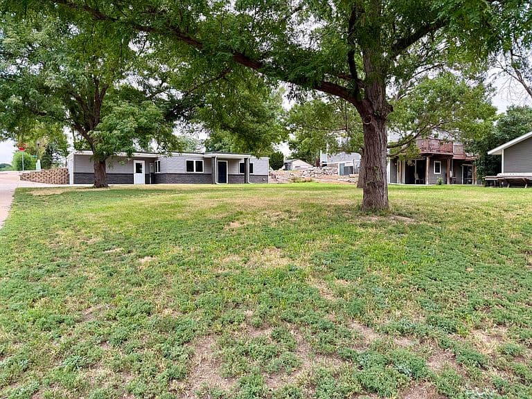 1103 E Park St photo 4