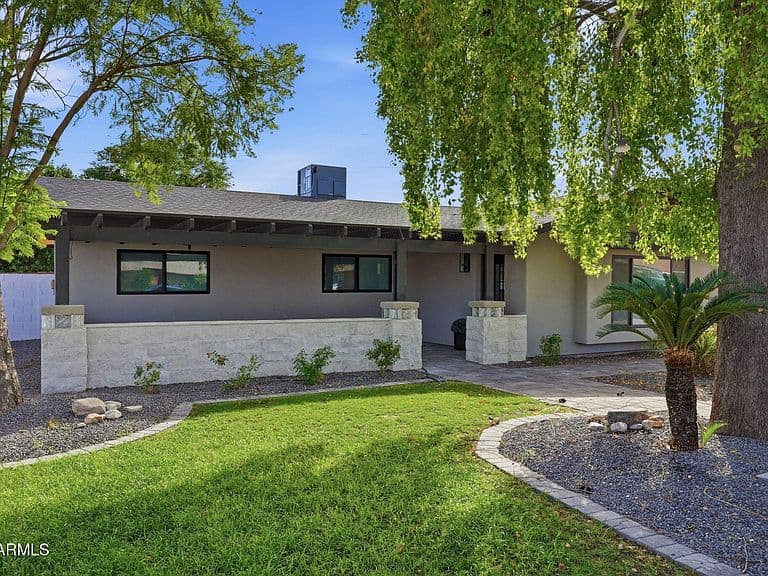 8233 E MONTEROSA Street photo 2