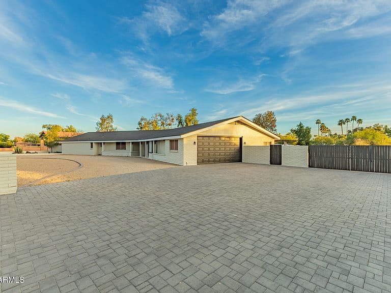 7143 W UNION HILLS Drive photo 1