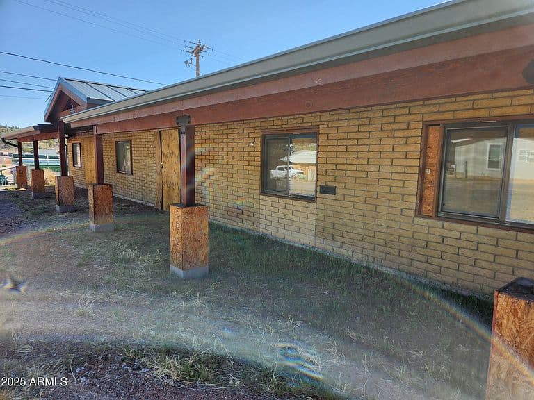 704 S MEADOW Street photo 4