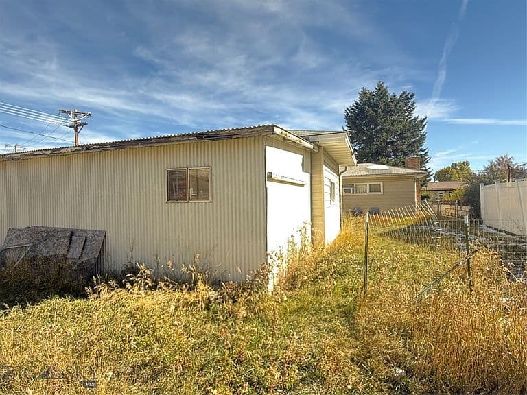 208 N Cherry St photo 5