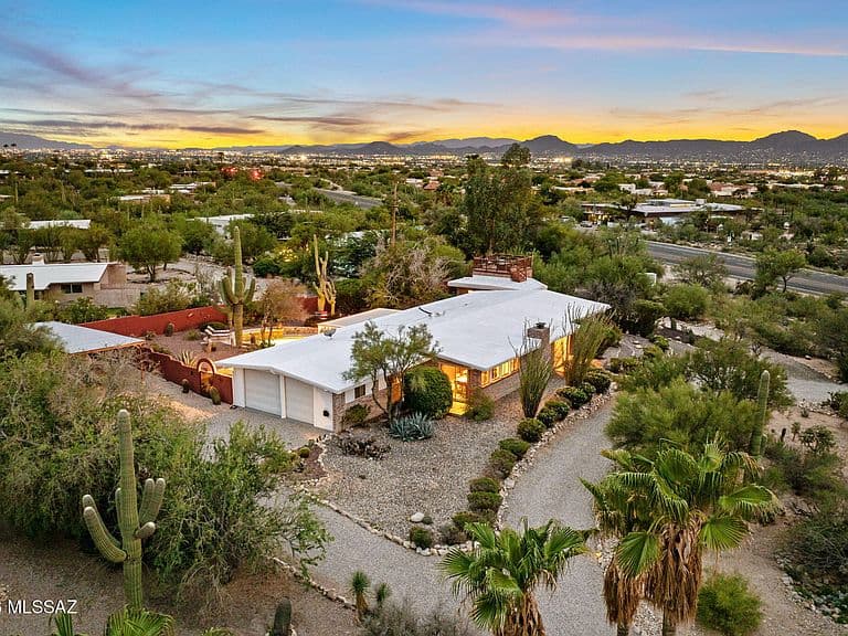 700 E Calle De Cibola photo 4