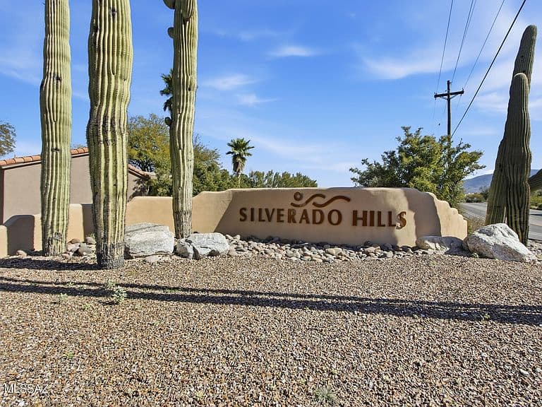 10627 E Northern Crest Dr photo 2