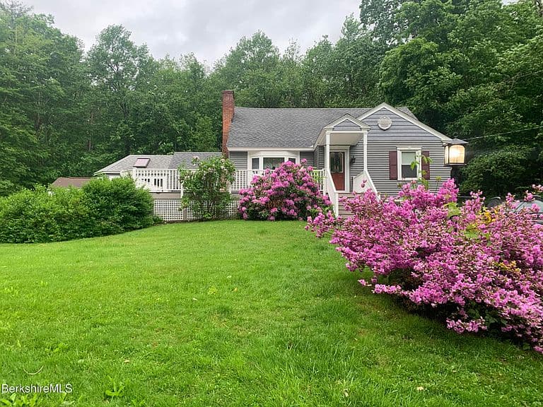 961 River Rd photo 1