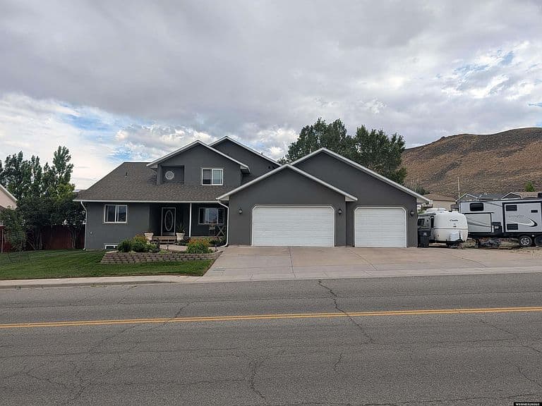 500 Upland Way photo 2