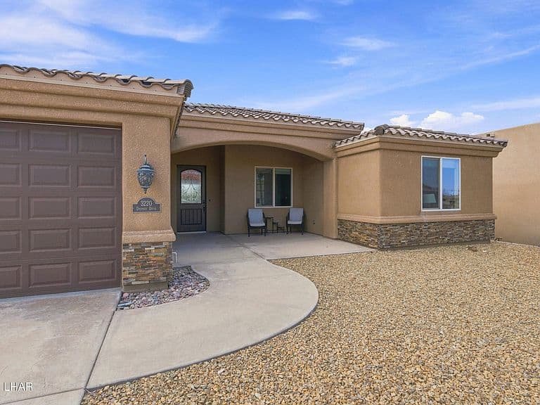 3220 Dolphin Dr photo 4
