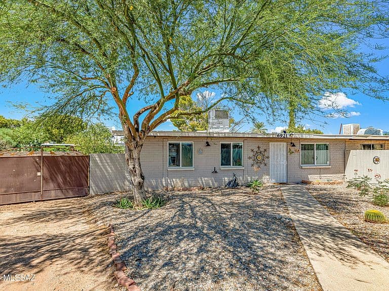 6921 E Golf Links Rd photo 1