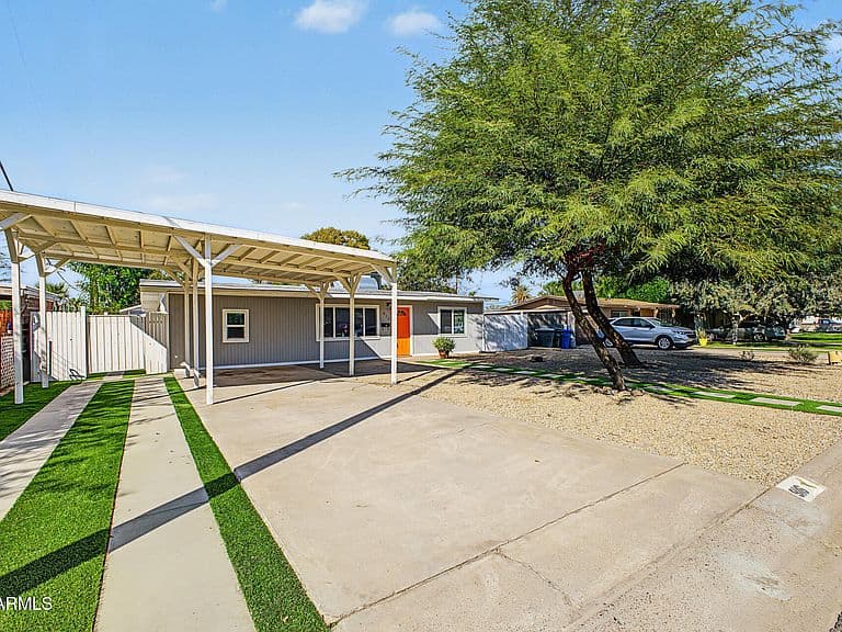 916 W PIERSON Street photo 3