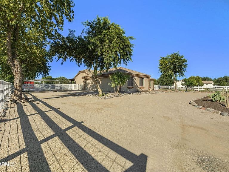 4808 E ROGERS Lane photo 3