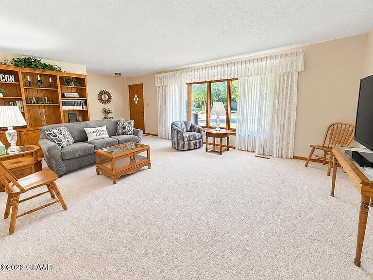 140 Riverside Dr photo 3