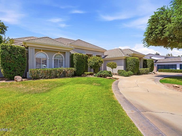 302 S TUCANA Court photo 4