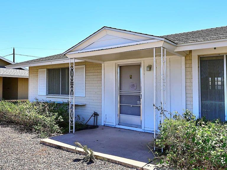 10913 W CANTERBURY Drive photo 3