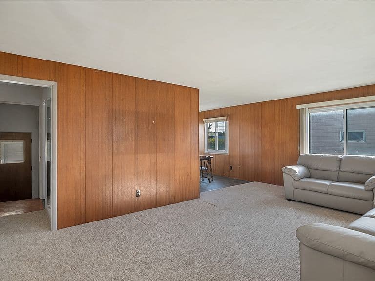 1310 Peosta Ave photo 5