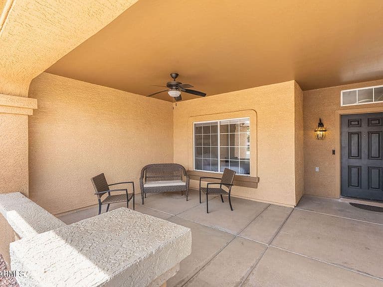 1652 E TULSA Street photo 3