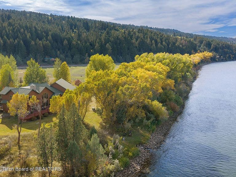 711 Snake River Rd photo 1