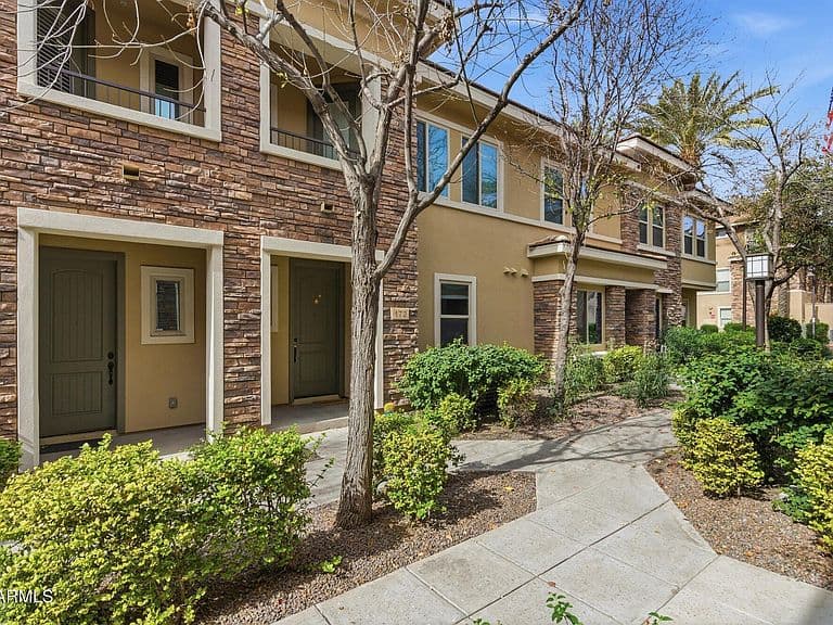 5550 N 16th St APT 171 photo 3