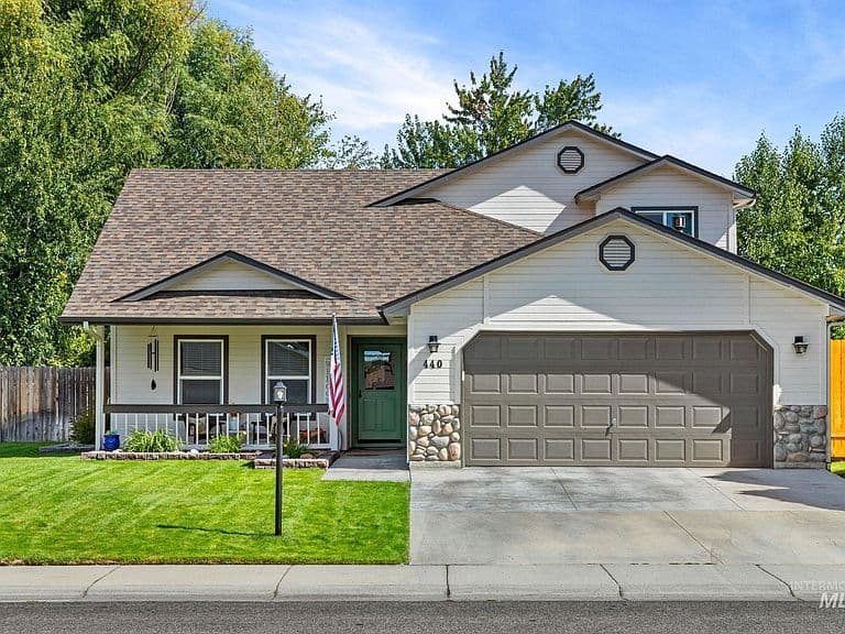 440 N Nebula Ave photo 1
