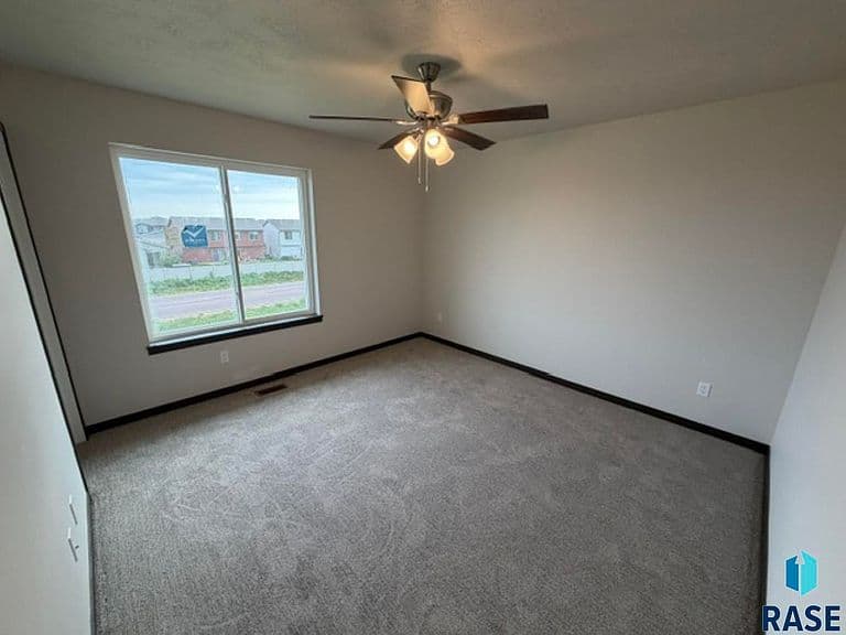 9426 W Tunis Dr photo 4