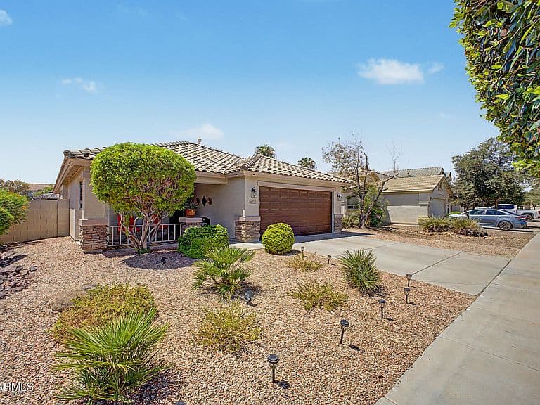 15777 W LATHAM Street photo 5