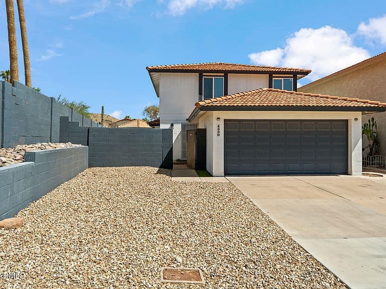 4330 E VAUGHN Drive photo 2