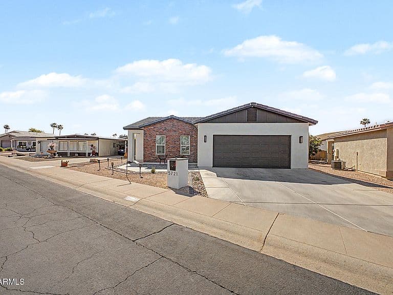 5721 E Leland Street photo 1