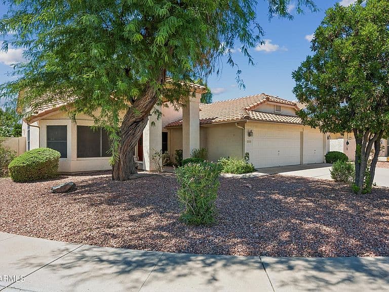244 N CORRINE Court photo 4
