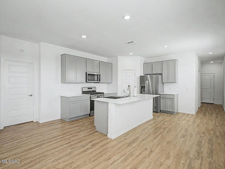 10502 W Thetford Ln photo 4