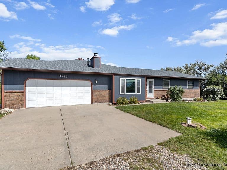 7412 Healy Rd photo 2