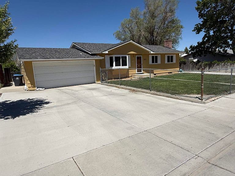 385 Crossbow Dr photo 2