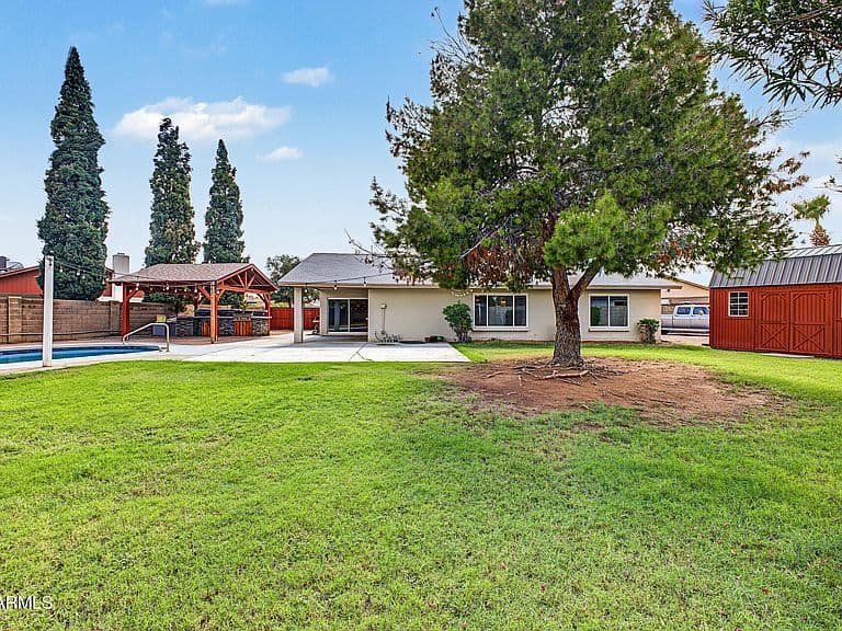 3136 W KINGS Avenue photo 5